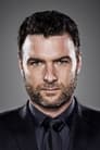 Liev Schreiber isColonel Richard Cantwell